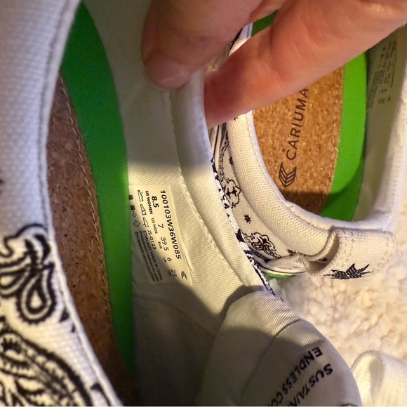 Cariuma Bandana Print Canvas Sneakers 8.5 EUC - Picture 5 of 6
